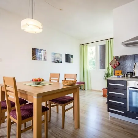 Draga With Sea View, Terrace & Parking * Ρόβινι