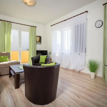 Draga With Sea View, Terrace & Parking شقة *
