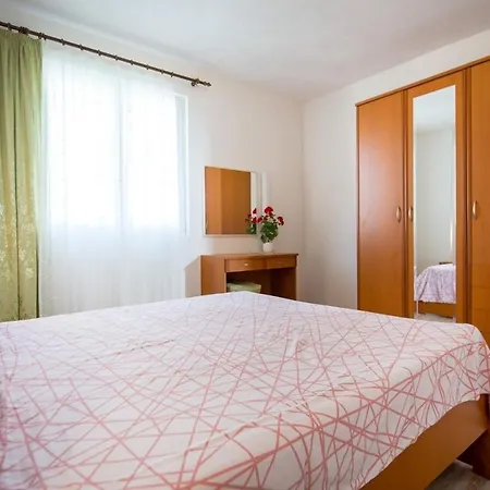 Draga With Sea View, Terrace & Parking