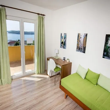 Draga With Sea View, Terrace & Parking شقة *