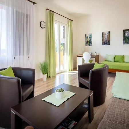 Draga With Sea View, Terrace & Parking شقة *