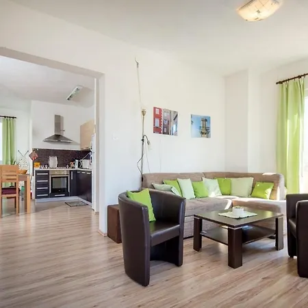 Draga With Sea View, Terrace & Parking شقة