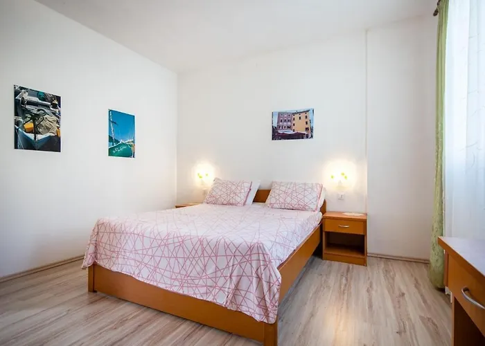 Draga With Sea View, Terrace & Parking Διαμέρισμα Ρόβινι