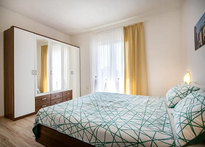 Draga With Sea View, Terrace & Parking