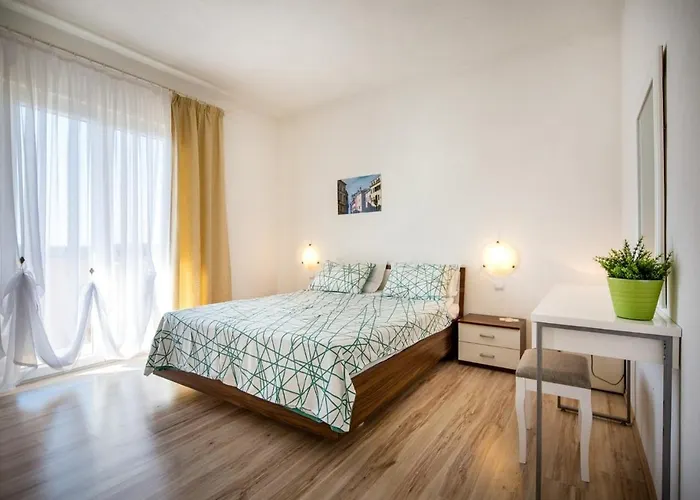 Draga With Sea View, Terrace & Parking